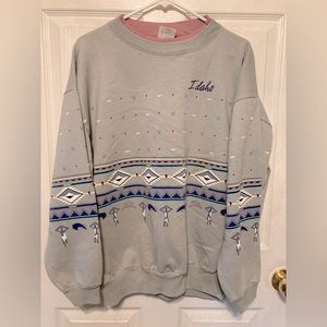 Idaho sweatshirt pink collar. Good condition. Size one size fits all fits like L
